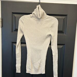 Vintage Express Women's cream Turtleneck Sweater w/shimmer. Great for holidays!